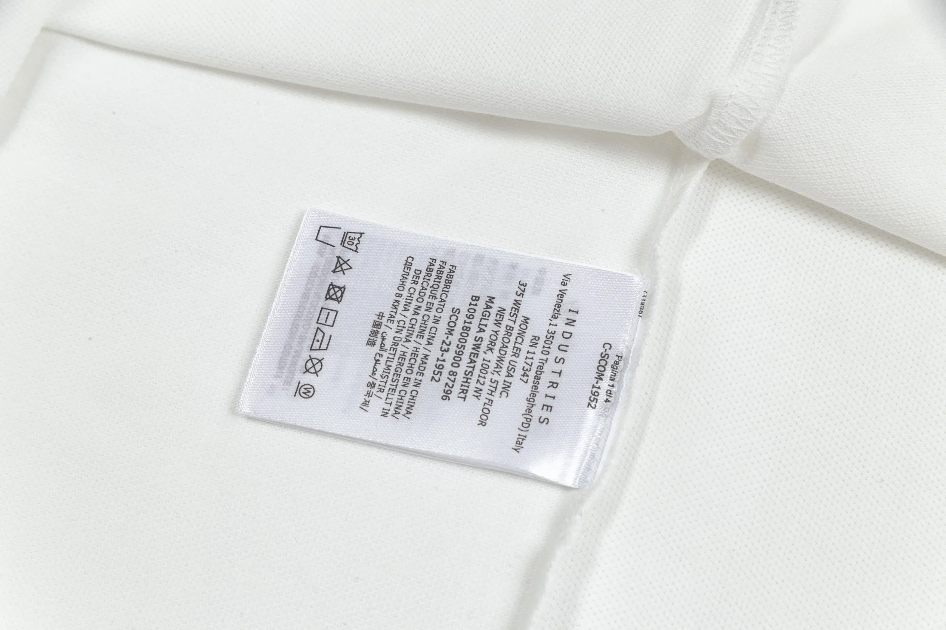 ： MONCLER ： ：230 ：Black White Blue Size：M-XXL Classic logo Polo ， Classic 。 ， ， 。 • • • ， •